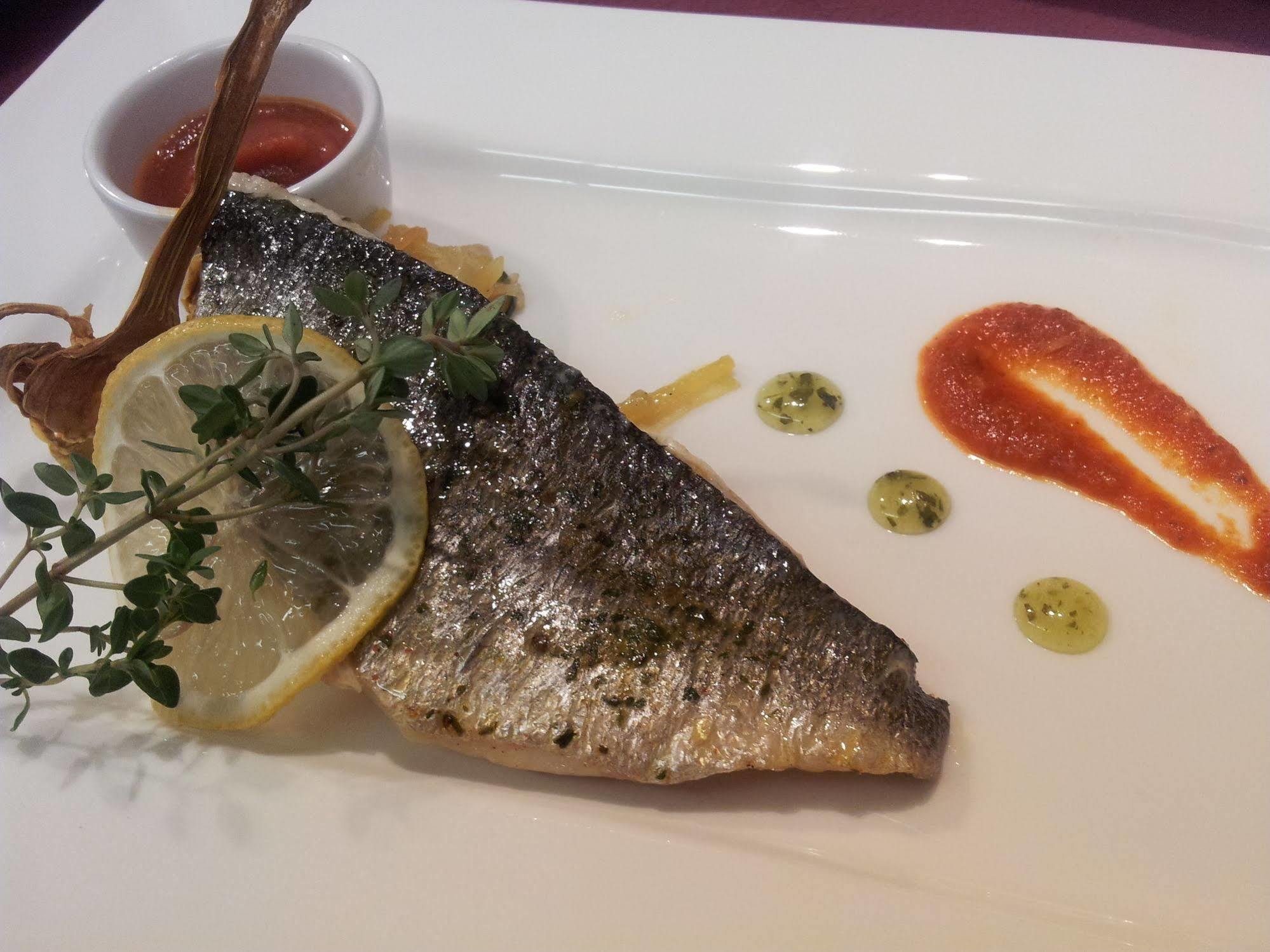 Reves Gourmands, Hotellerie & Gastronomie Vernayaz Kültér fotó